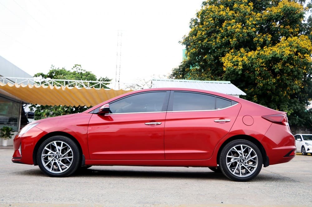 Dịch vụ cho thuê xe Hyundai Elantra có lái theo ngày, theo tháng