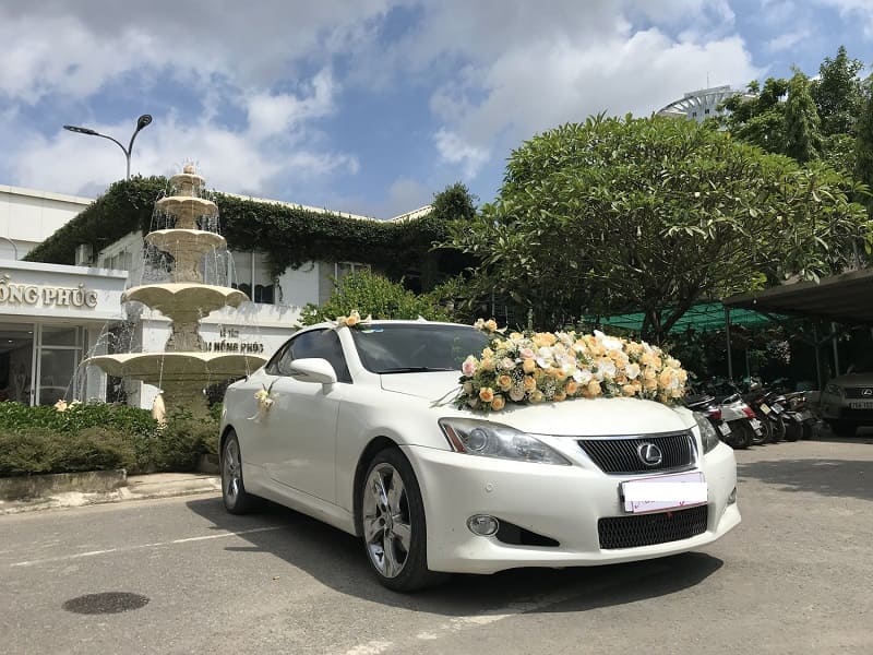 Dịch vụ cho thuê xe cưới Lexus có tài xế