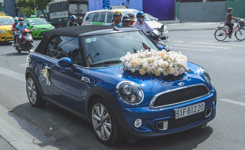 Cho thuê xe cưới Mini Cooper - Hoa Hằng Trans