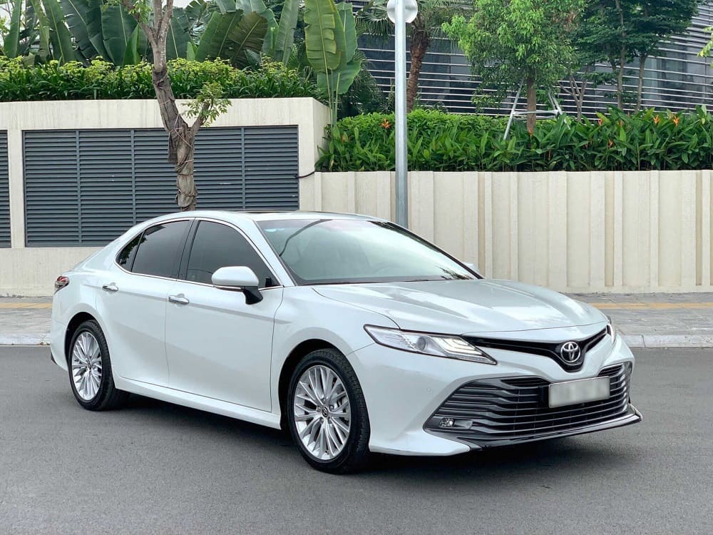 Dịch vụ cho thuê xe Camry 4 chỗ - Hoa Hằng Trans