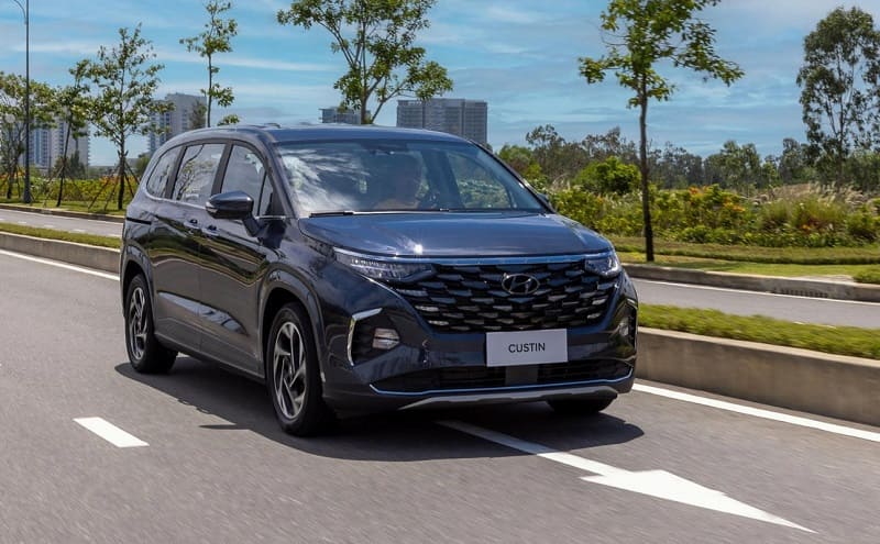 Cho thuê xe Hyundai Custin có tài xế | Hoa Hằng Trans