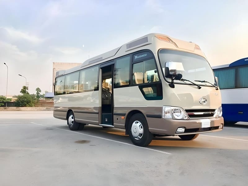 Cho thuê xe 29 chỗ Hyundai County - Hoa Hằng Trans